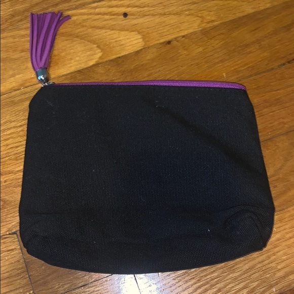 Letter R pouch - Picture 3 of 3
